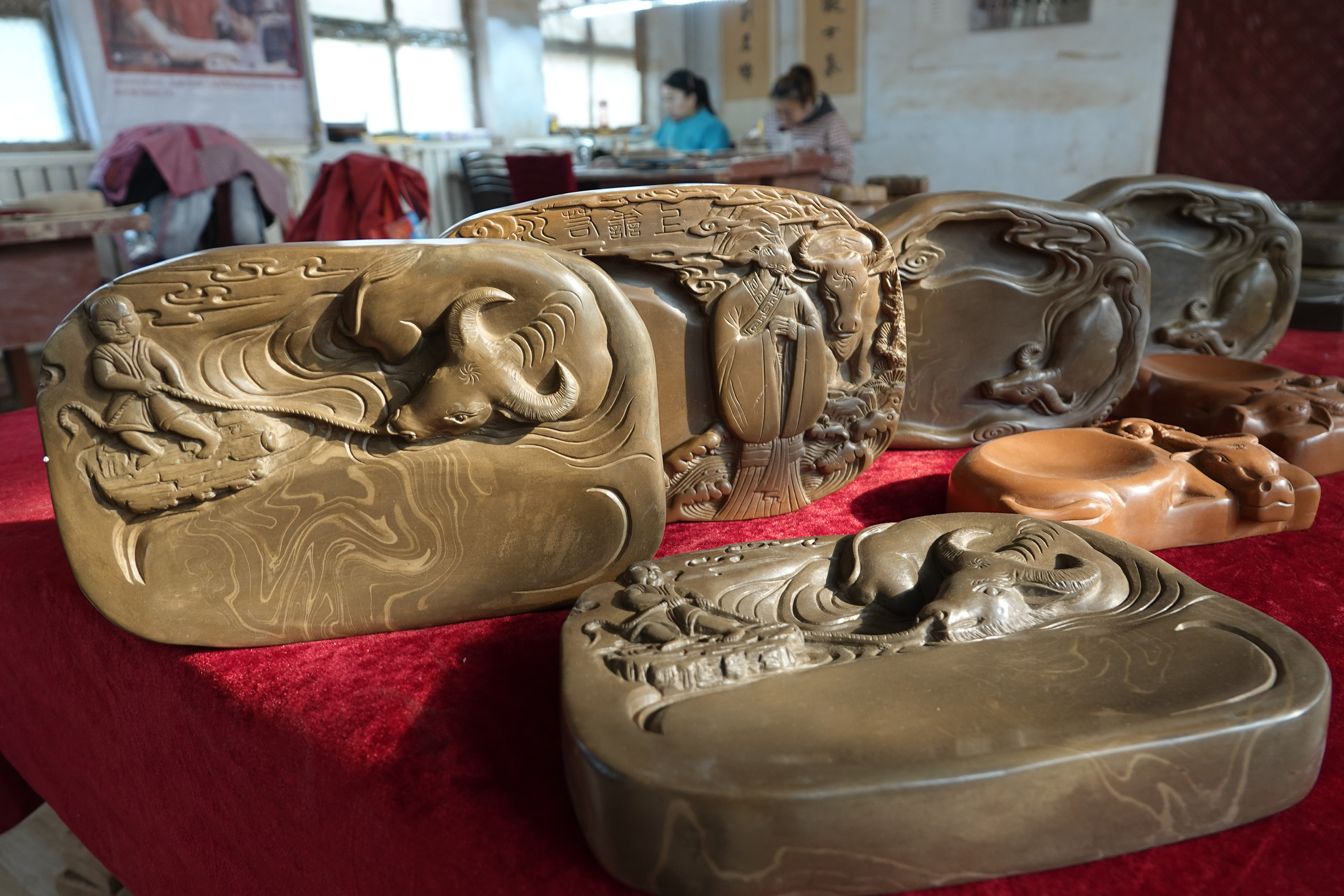 山西绛州澄泥砚500多方生肖牛砚出炉牛气冲天迎牛年