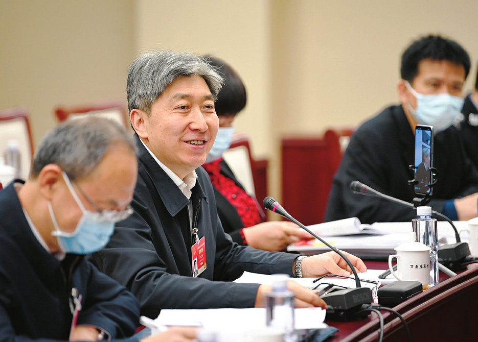 结合履职实际强化责任担当