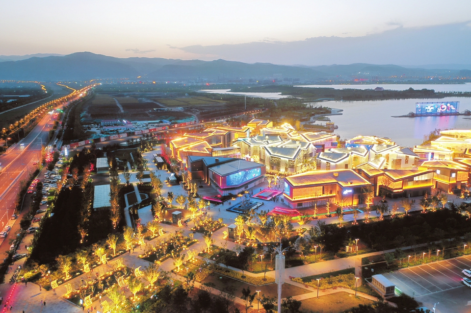 作为太原市首个滨水商业综合体,晋阳里汇集观光旅游,餐饮购物,休闲