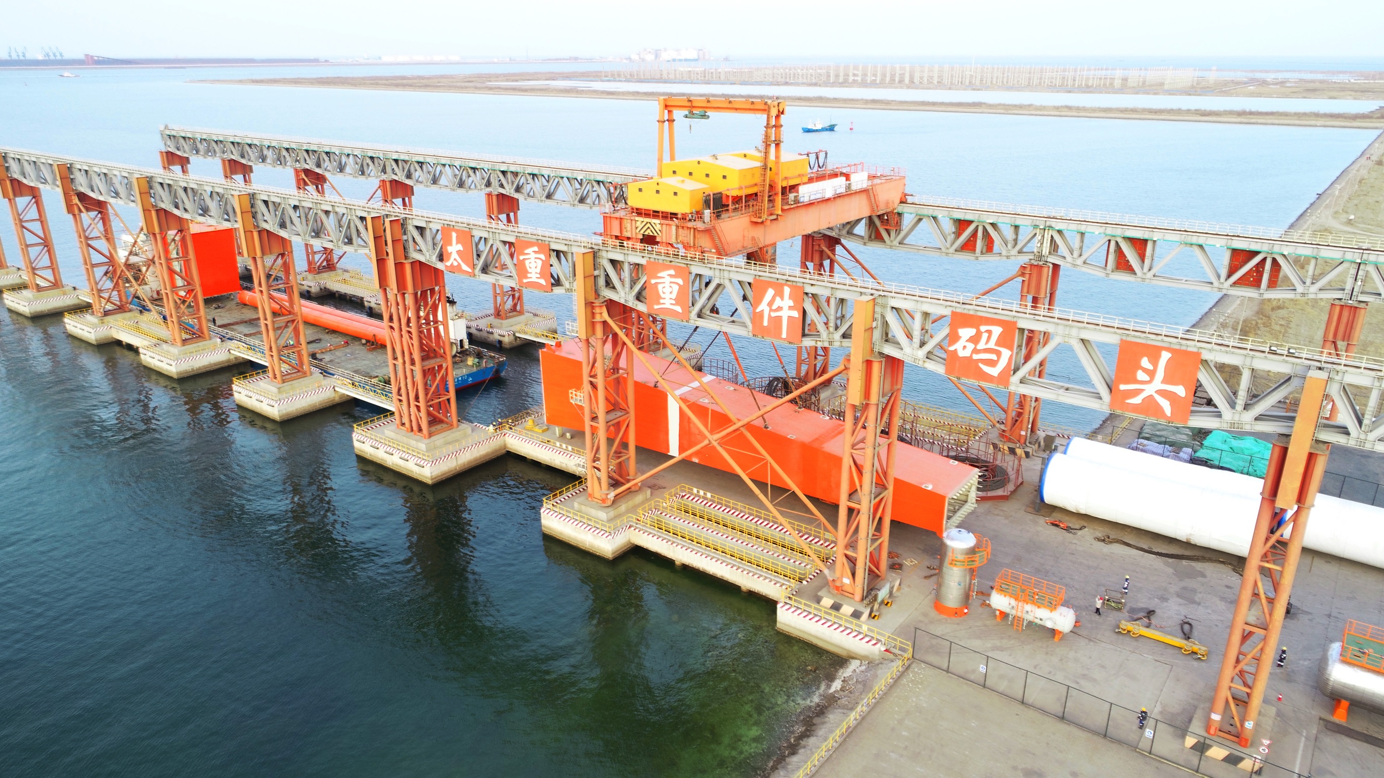 我省首个千吨龙门吊主体结构基本完成