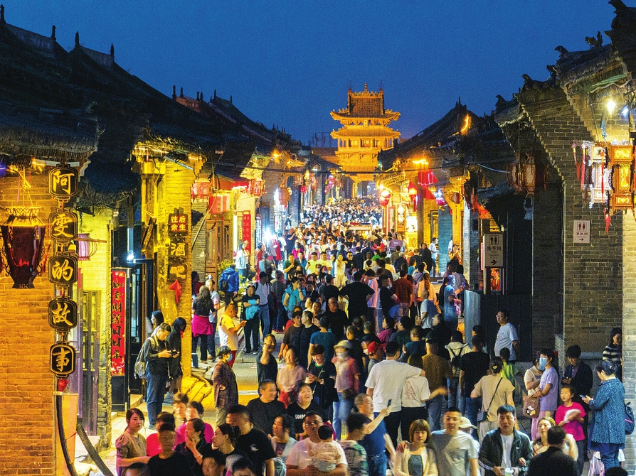 本报通讯员摄晋城南大街夜市红红火火,充满烟火气.