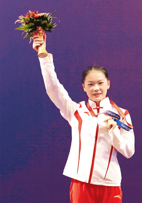 聚焦杭州第19届亚运会我省运动员胡译乘获蹦床女子个人亚军