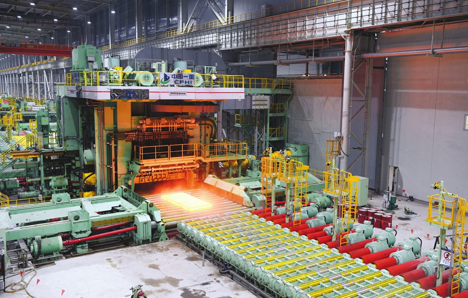 太钢不锈热轧厂中厚板生产线车间.