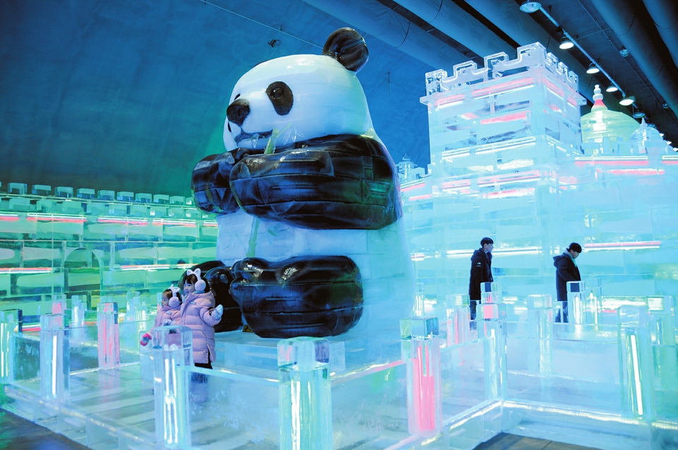 哈尔滨冰雕亮相韩国华川山鳟鱼节