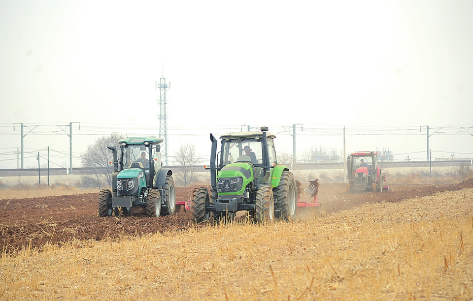 三晋大地渐回暖春耕备耕正当时长治上党区农机开足马力提升春耕效率