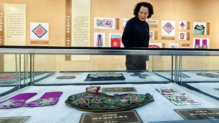 山西民间刺绣老绣片展亮相